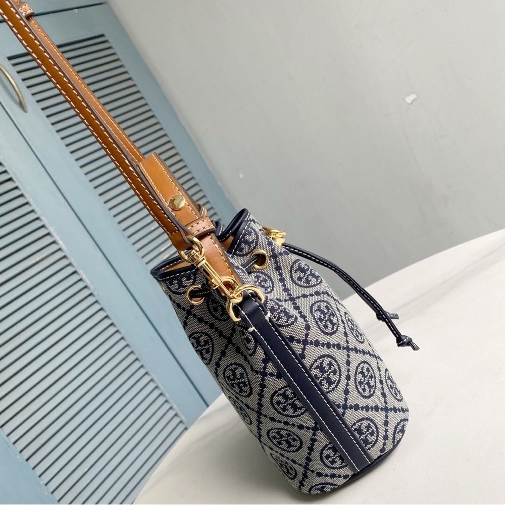 NEW Tory Burch monogram bucket bag - Picture 7 of 9